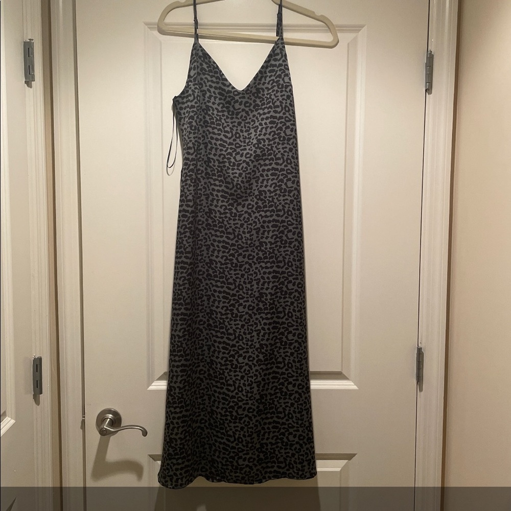 Beautiful silk dark green midi leopard dress